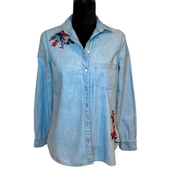 OLD NAVY BLUE DENIM CLASSIC DRESS SHIRT WITH EMBROIDERY POPPY DETAILS - Picture 1 of 8
